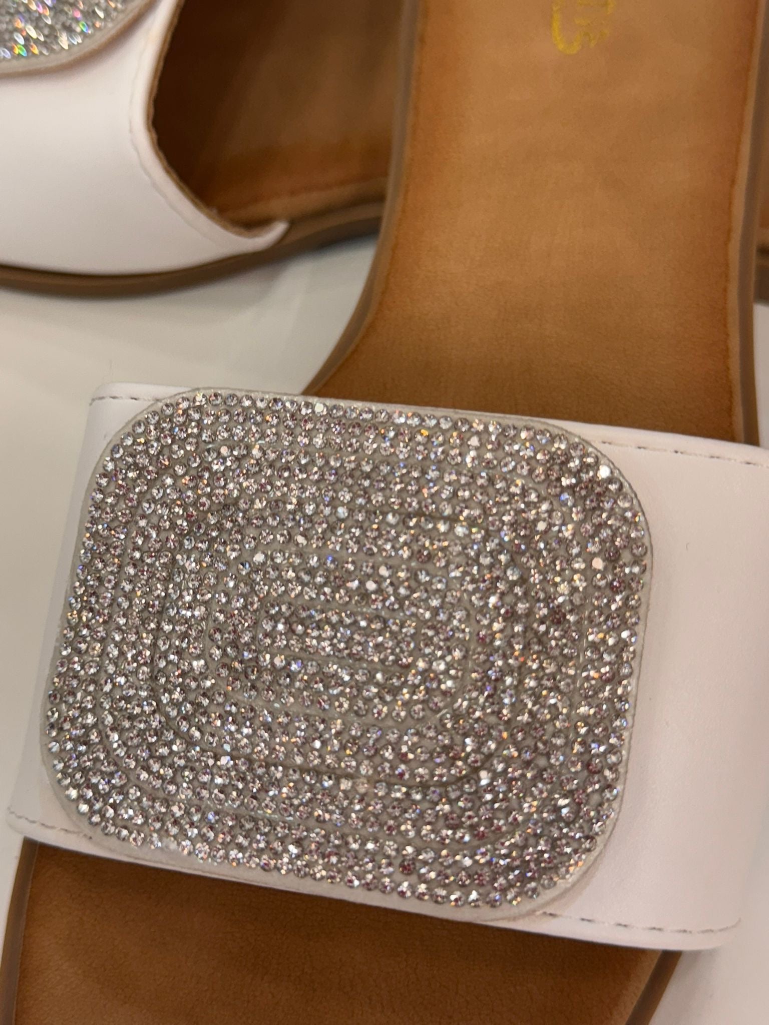 Zapatillas, círculo brillosa