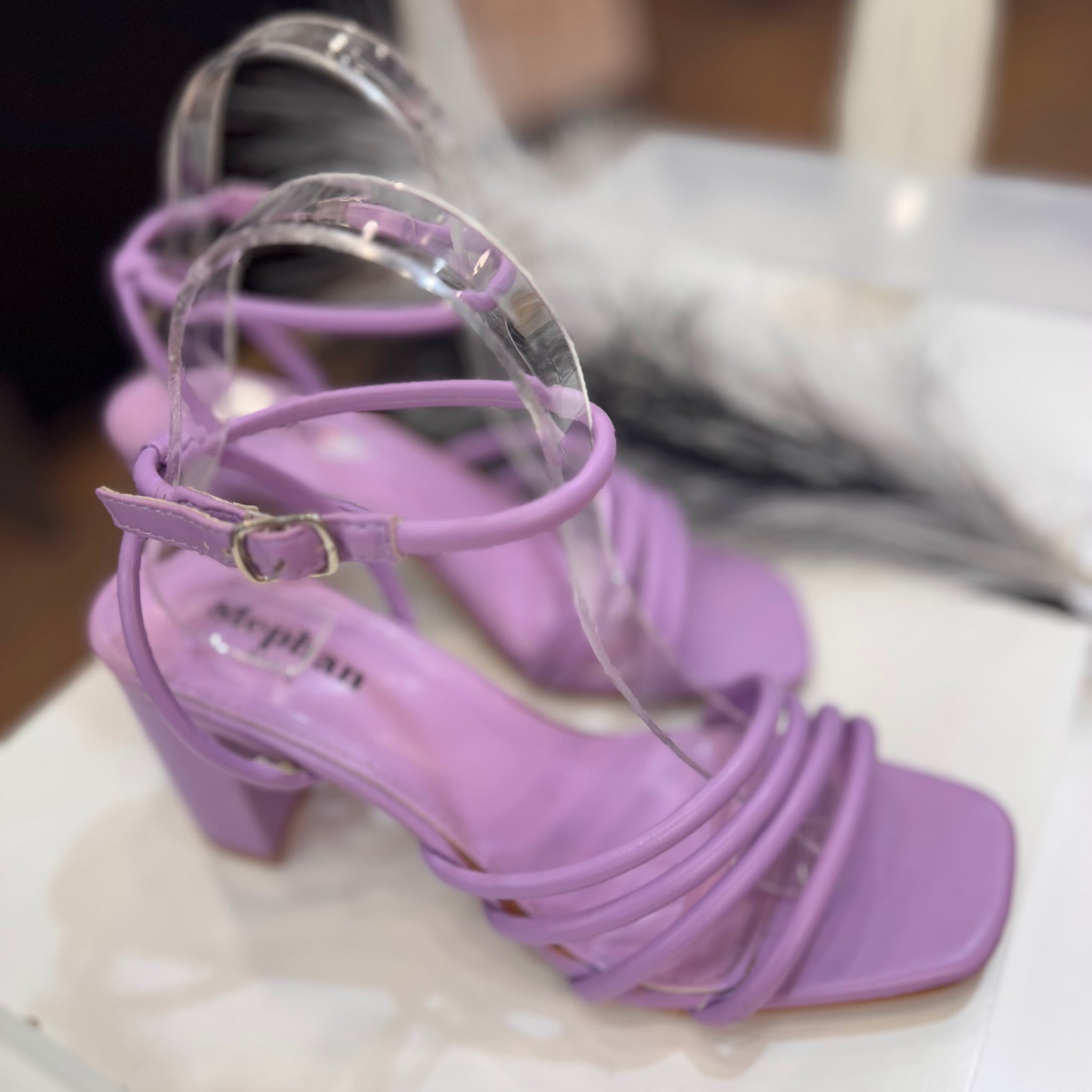 Tacón morado bajo