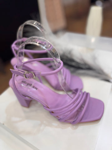 Tacón morado bajo