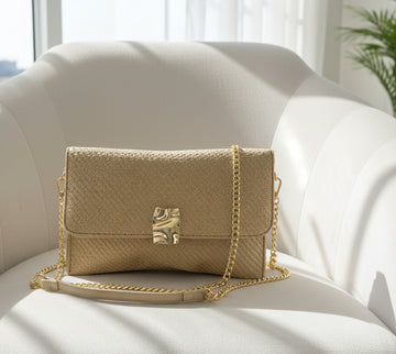 Bolso Rafia broche dorado