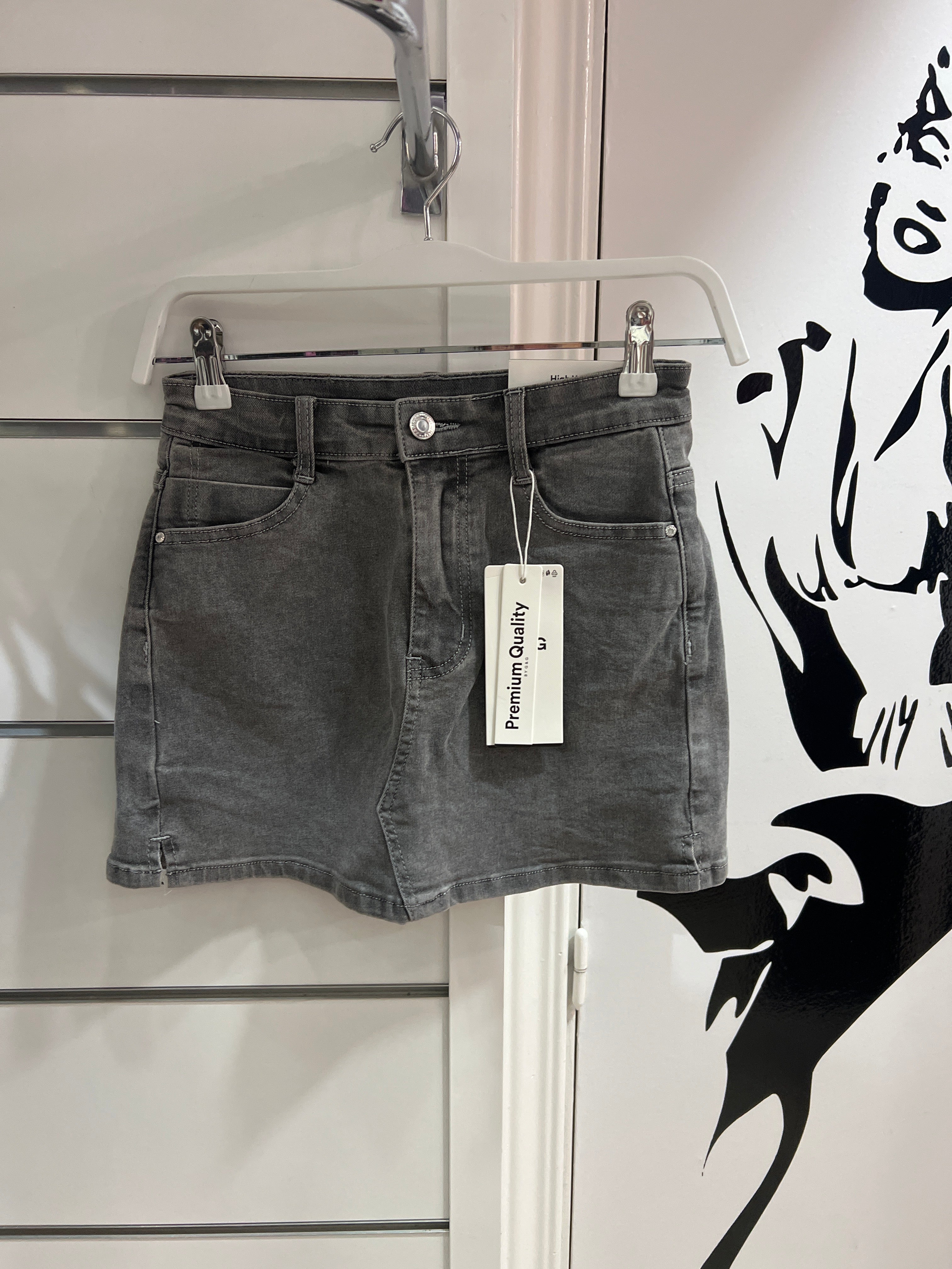 Falda gris goma