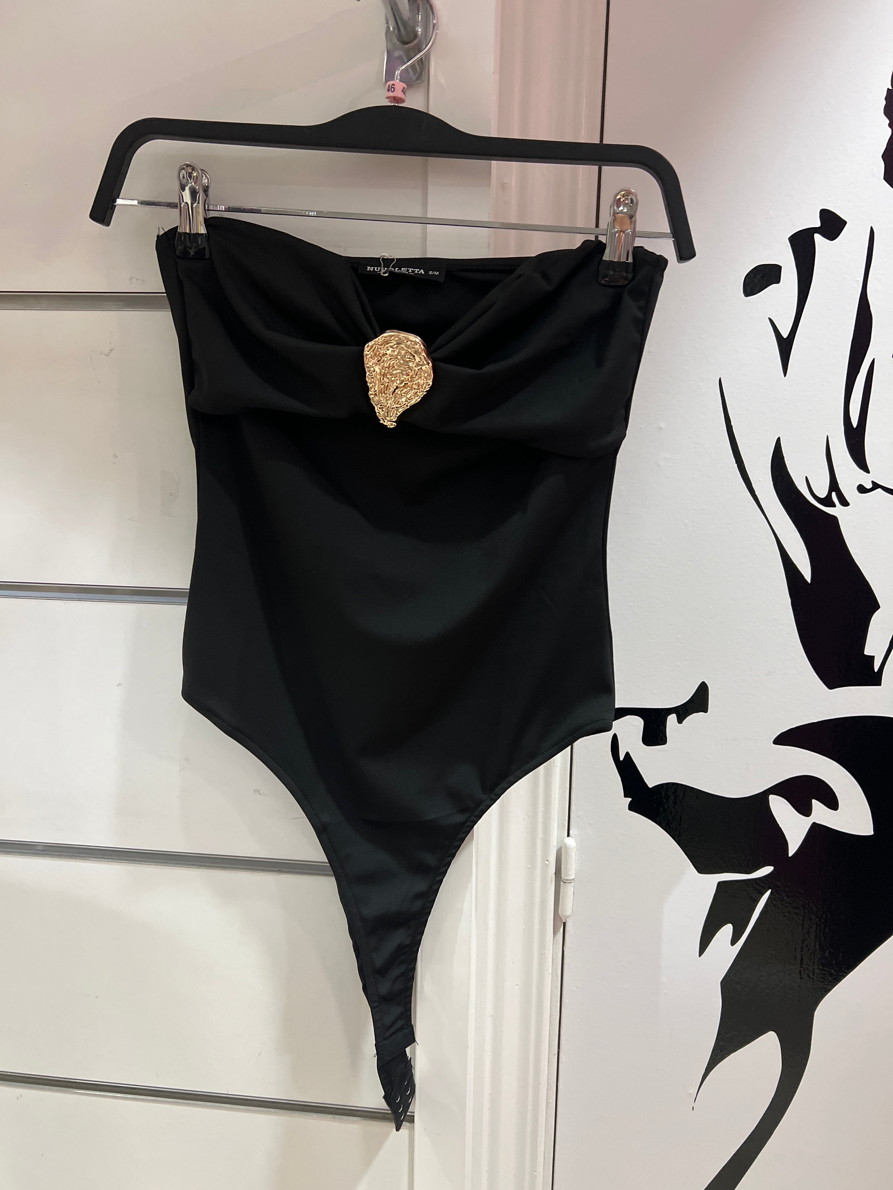 Body broche