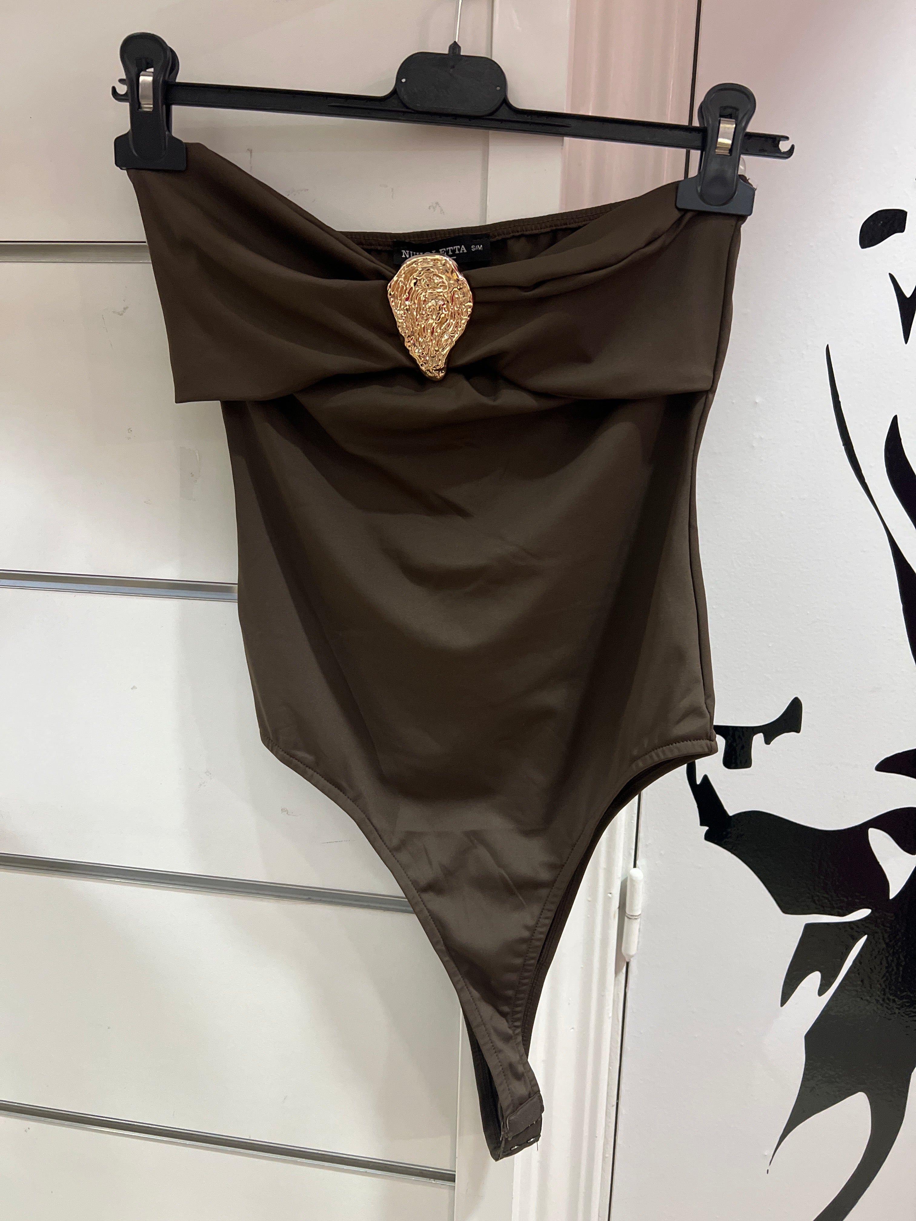 Body broche