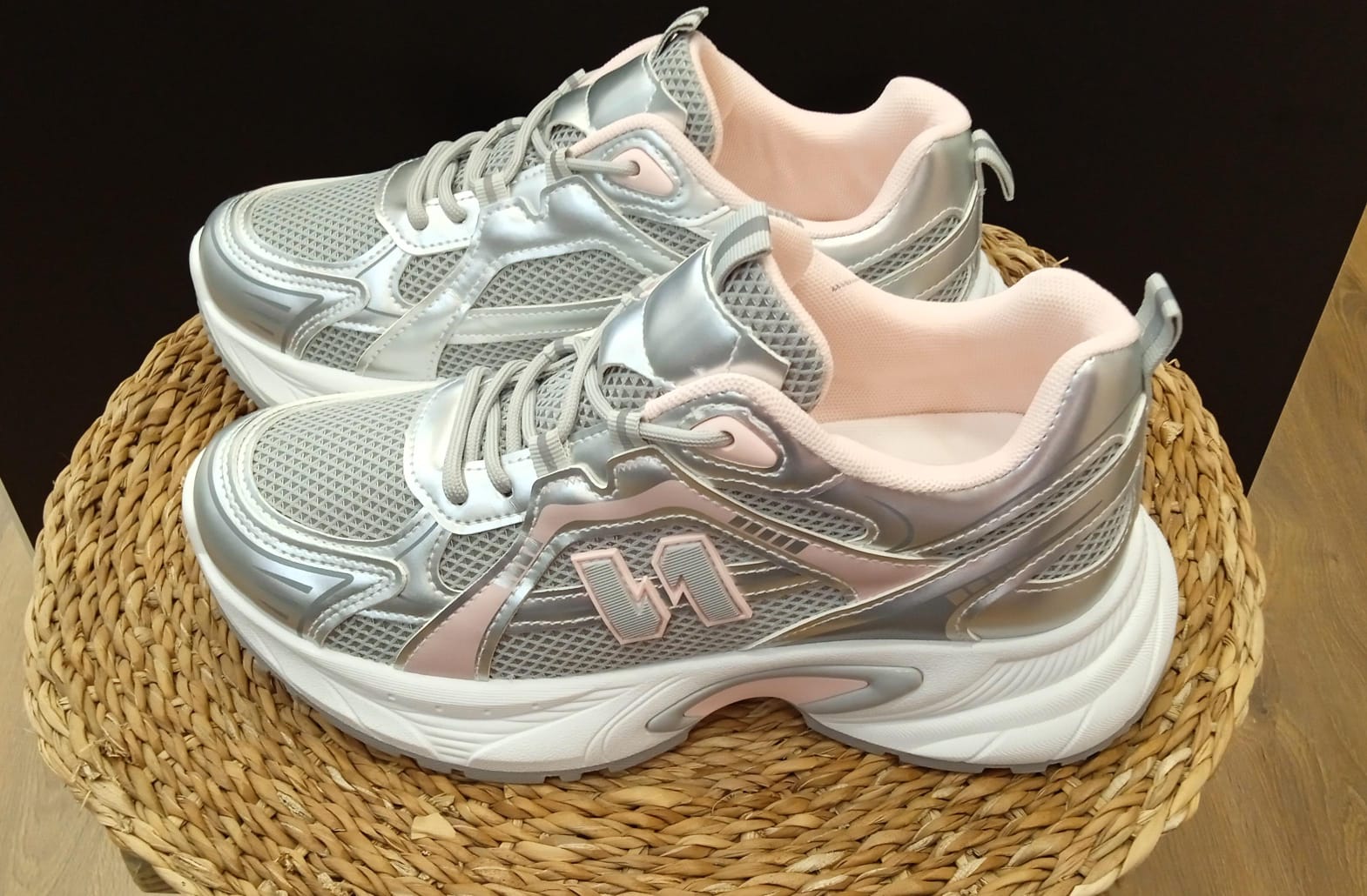 Tenis neun