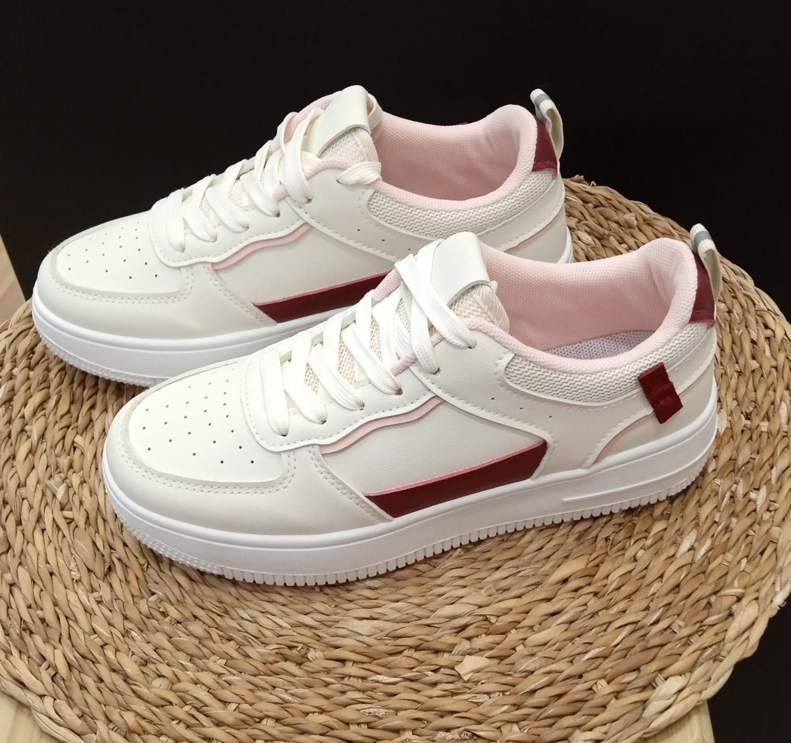 Tenis Ema
