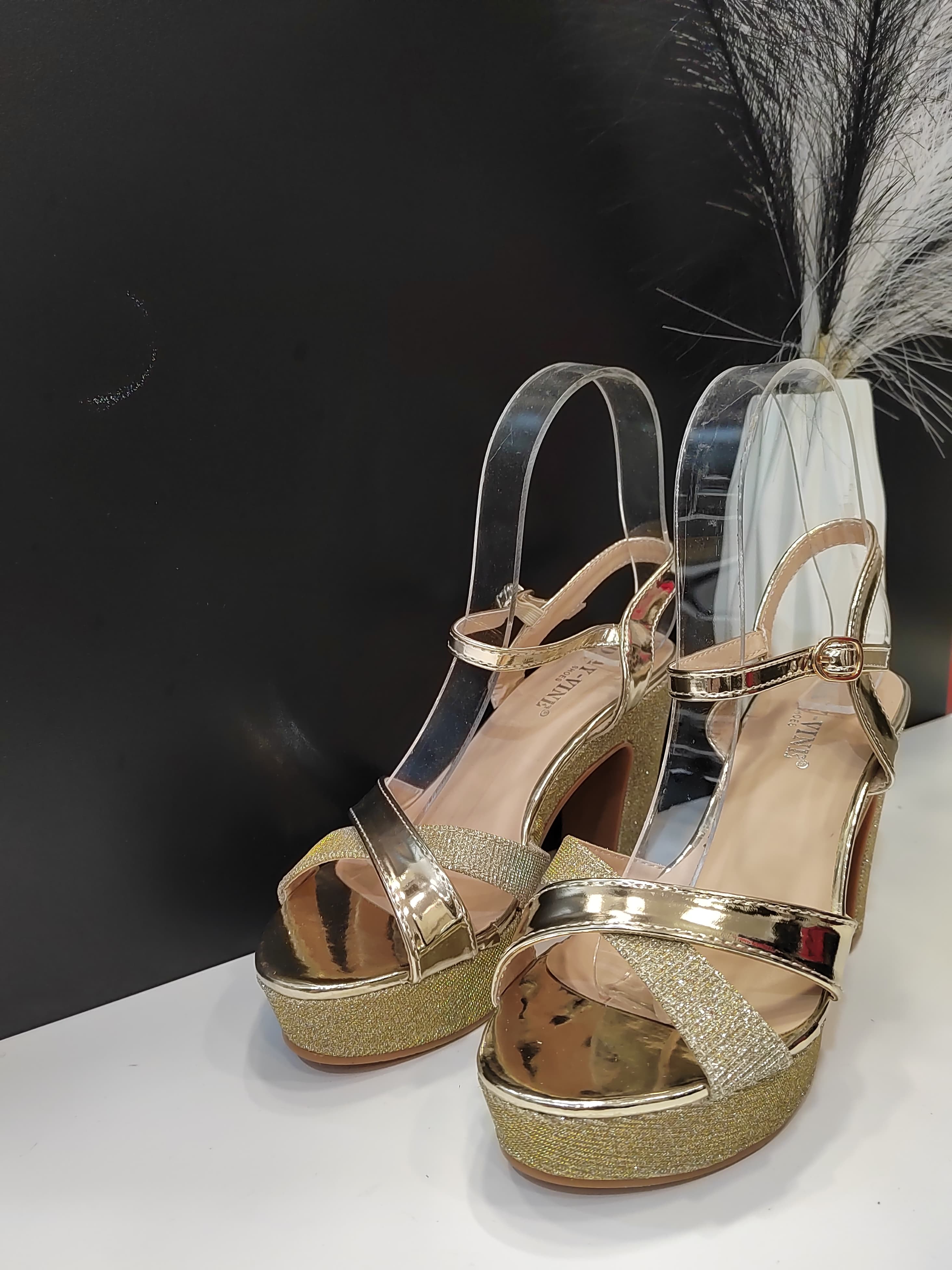 Tacón brillo dorado