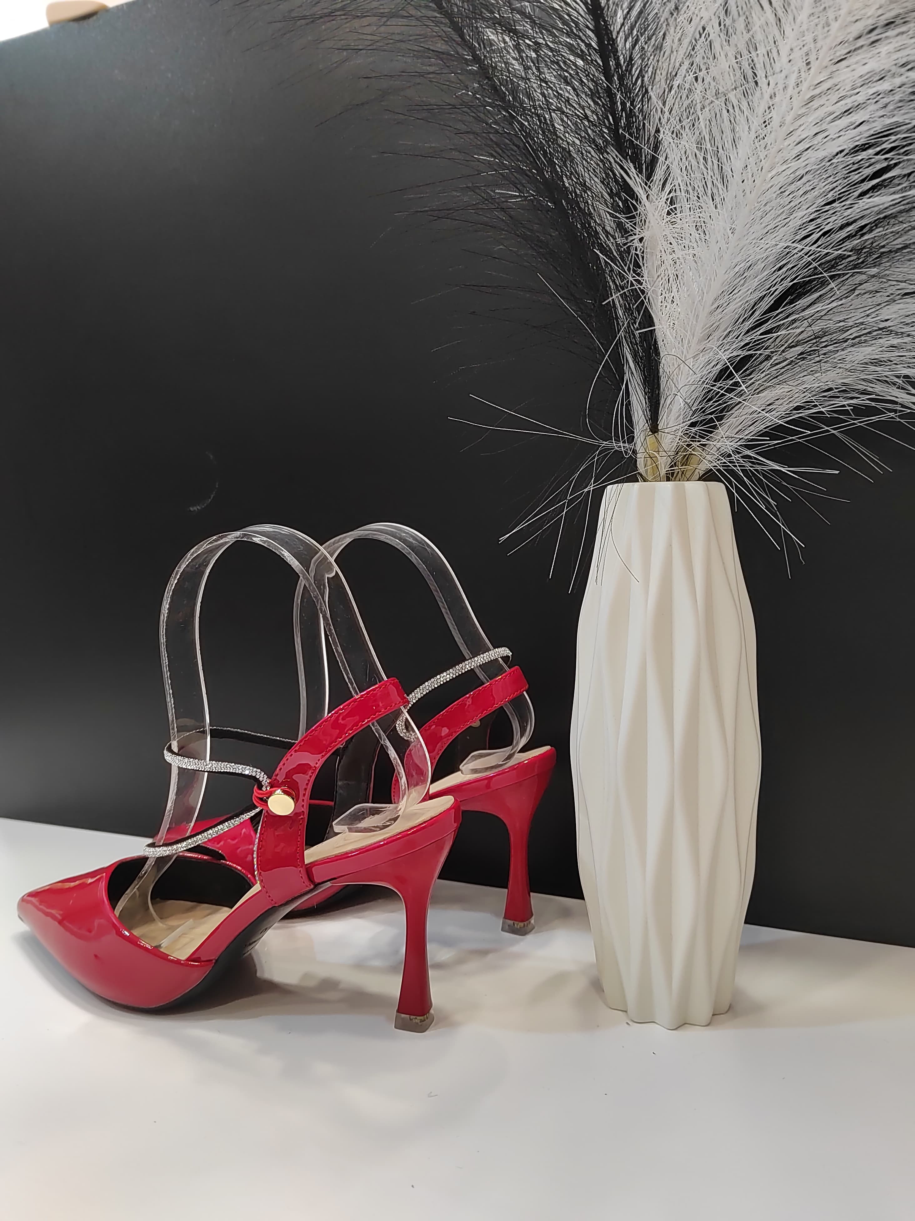 Tacón charol tira brillo